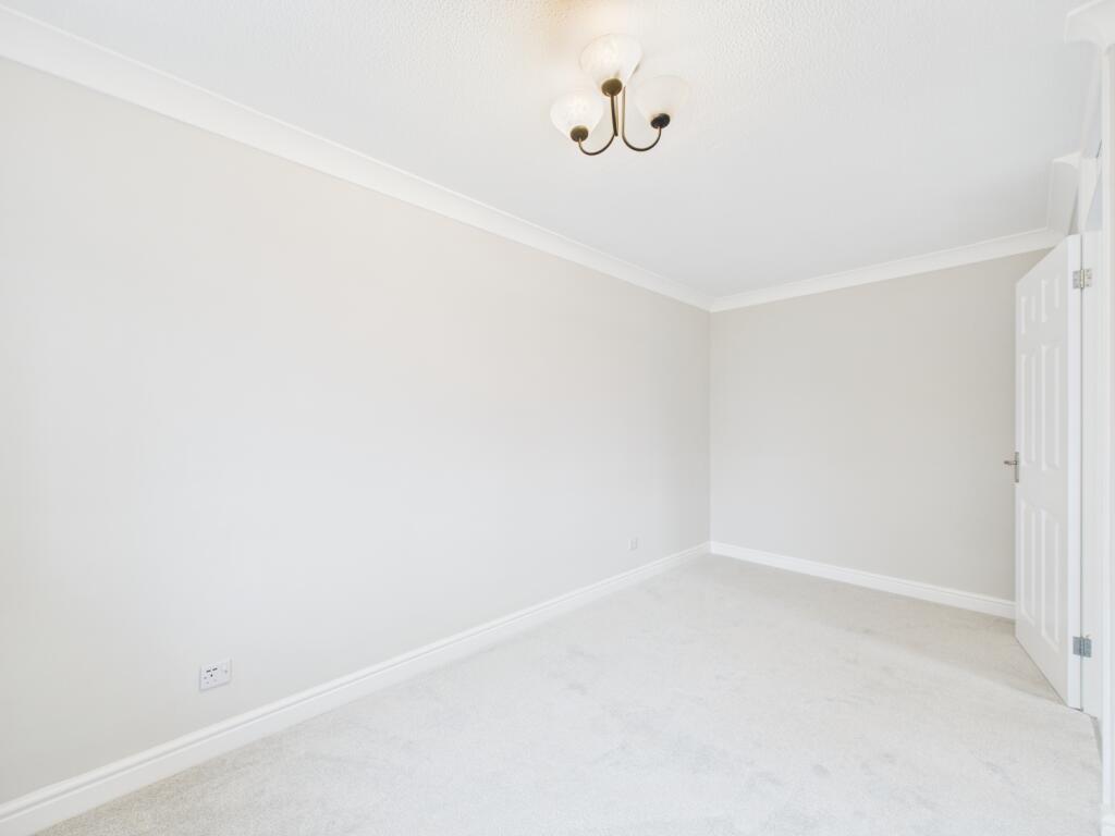 CAM02023G0-PR0184-STILL028