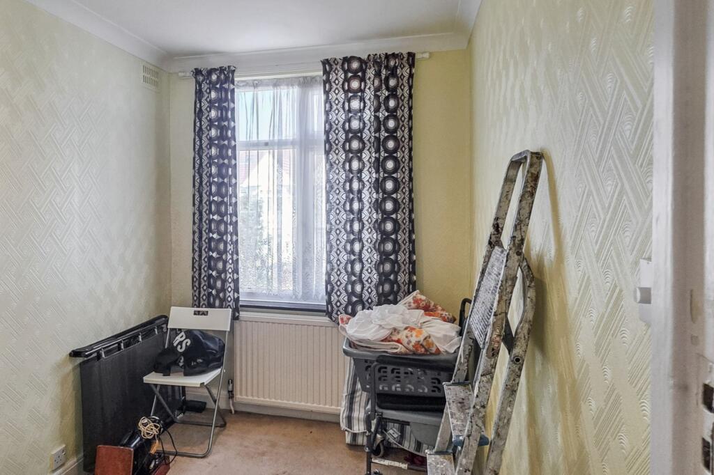 64 Alicia Gardens, Kenton, Harrow, Middlesex HA3 8JE