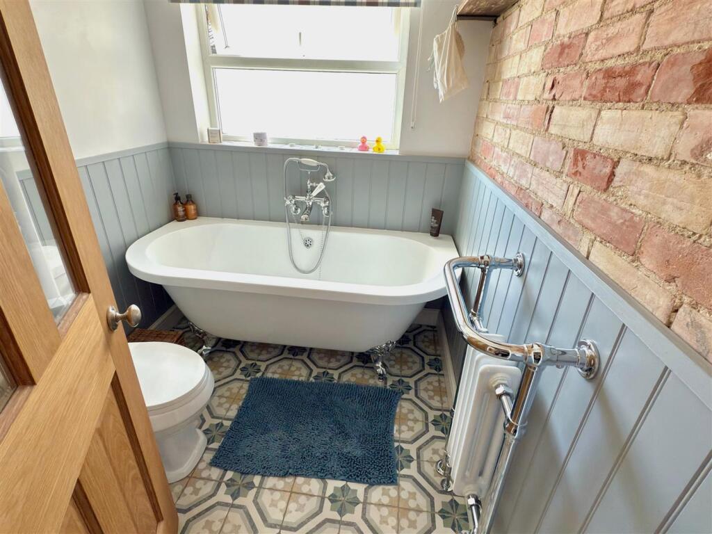 FAMILY BATHROOM.jpg