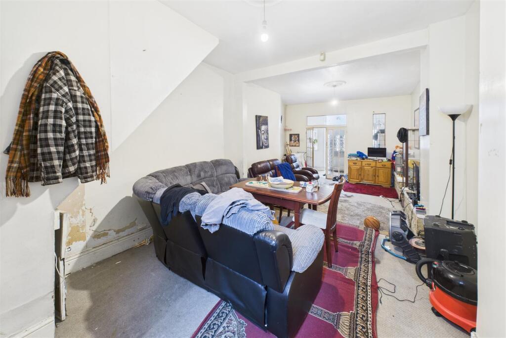 12 Bell Hill Road, St George, Bristol BS5 7LJ | Fr