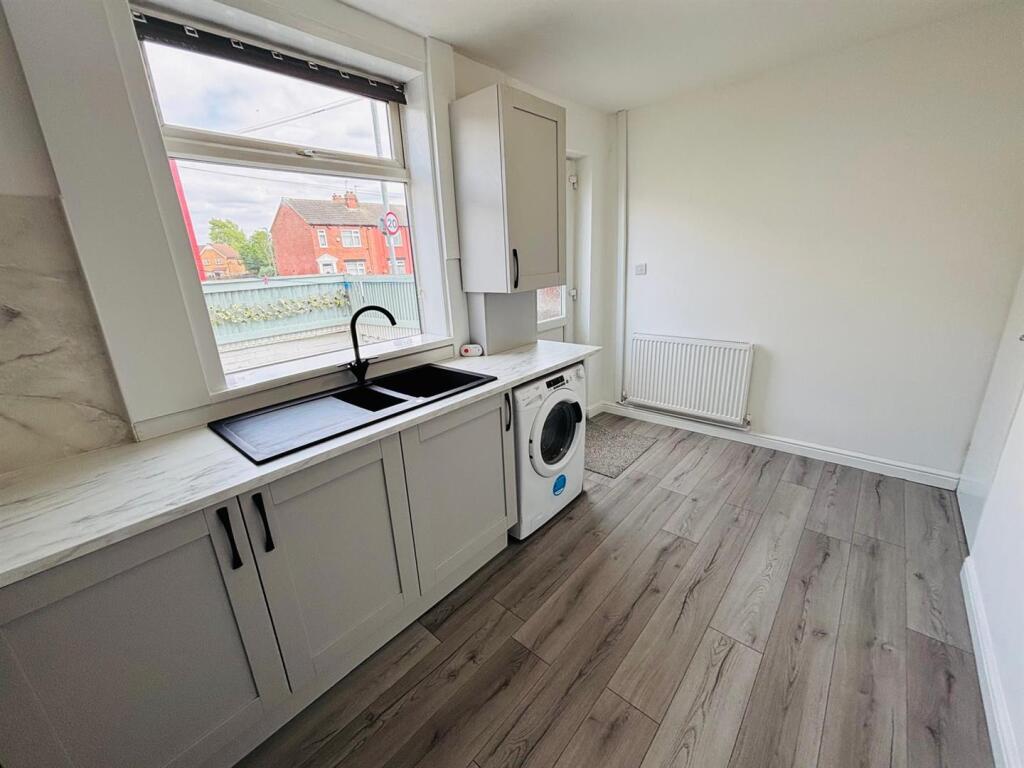 Fitted Breakfast / Dining Kitchen: