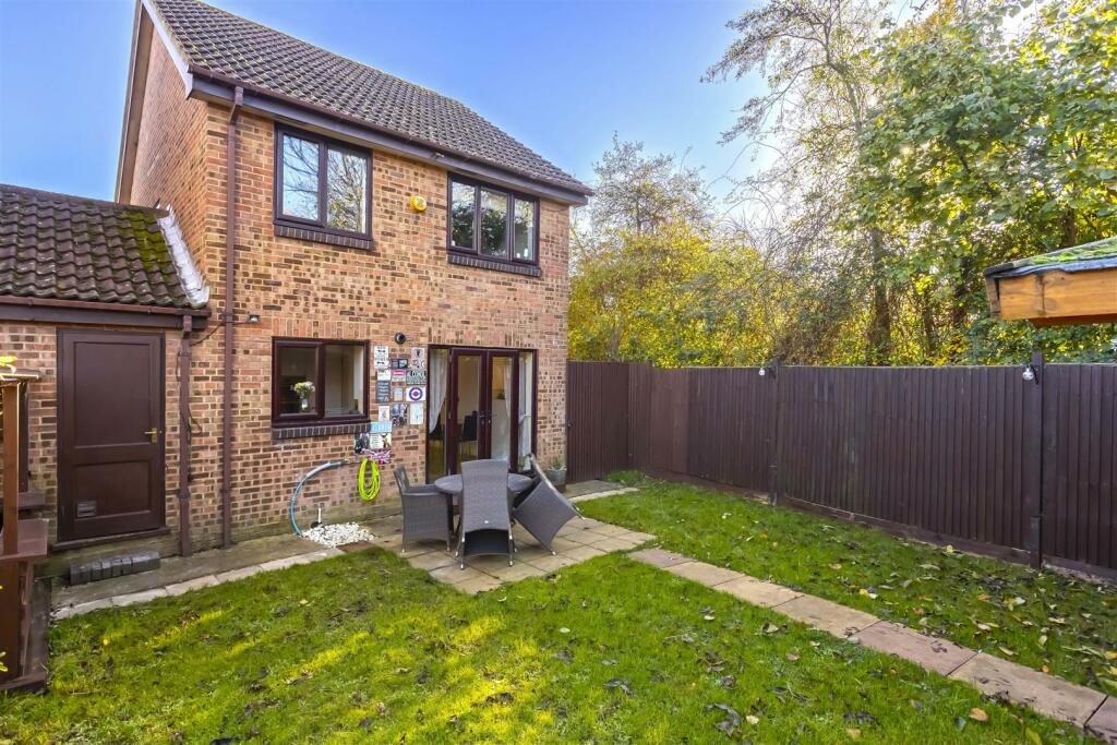Carisbrooke Drive_16.jpg