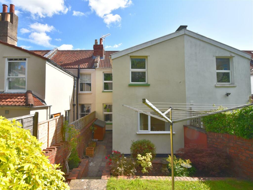 Rear view of property.jpg