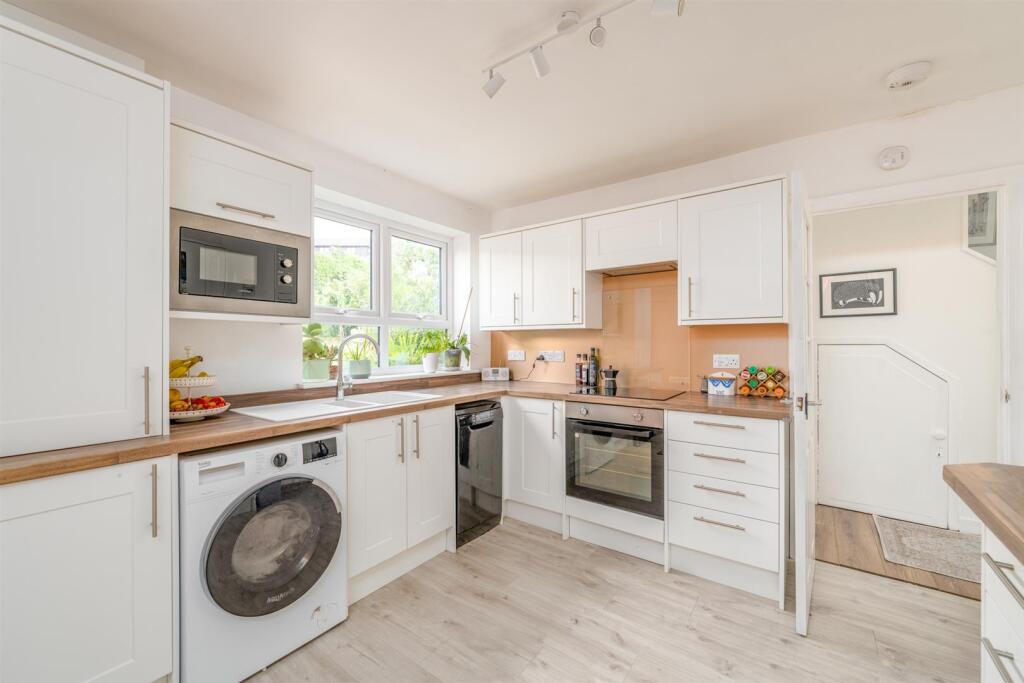 63 Howden_Road-07.jpg