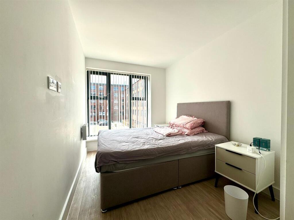 Second bedroom pic 2.jpeg