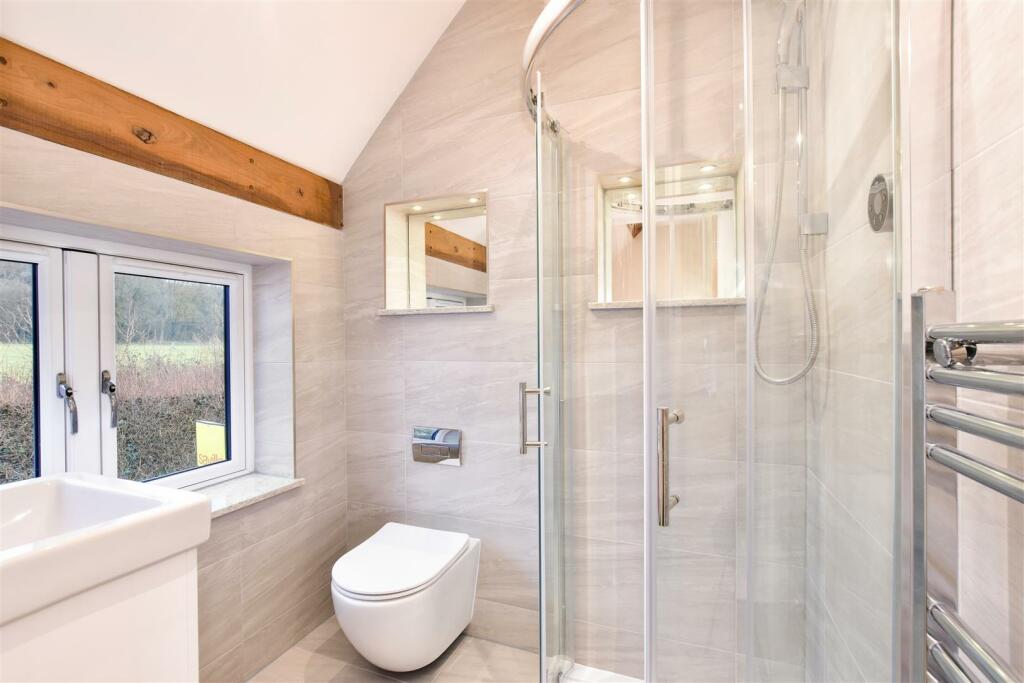 ensuite 1.jpg