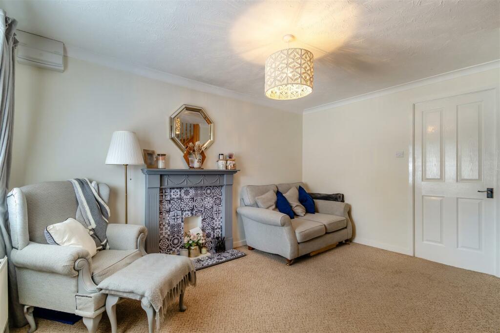 8616413-interior01v2.jpg