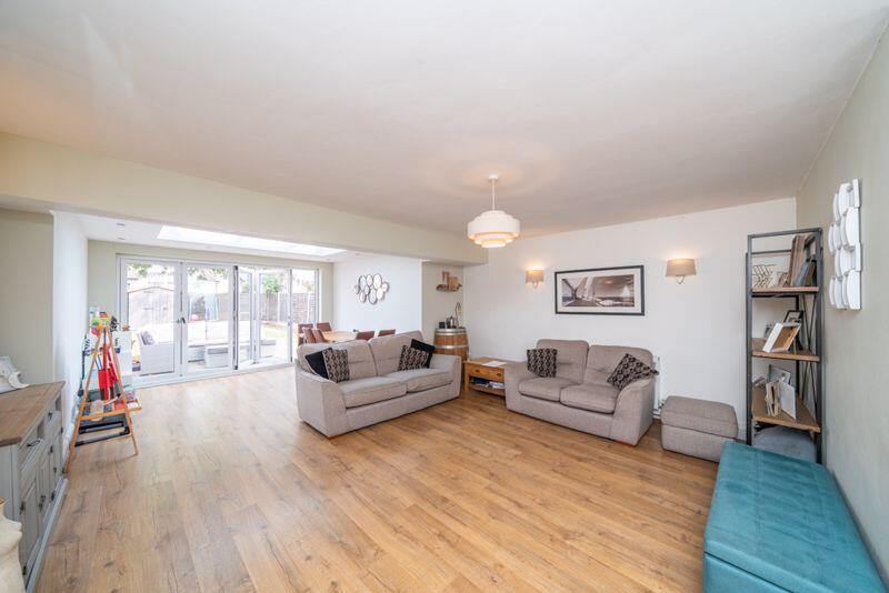 OPEN PLAN LIVING/DINING