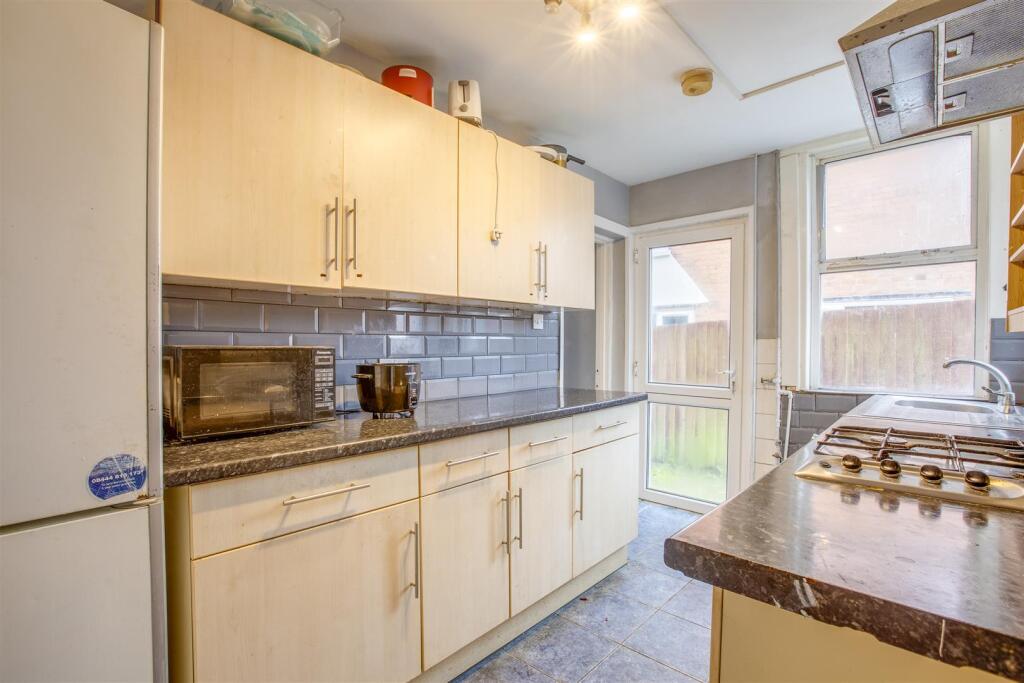 133 Desborough Avenue, HP11 2SG-9.jpg
