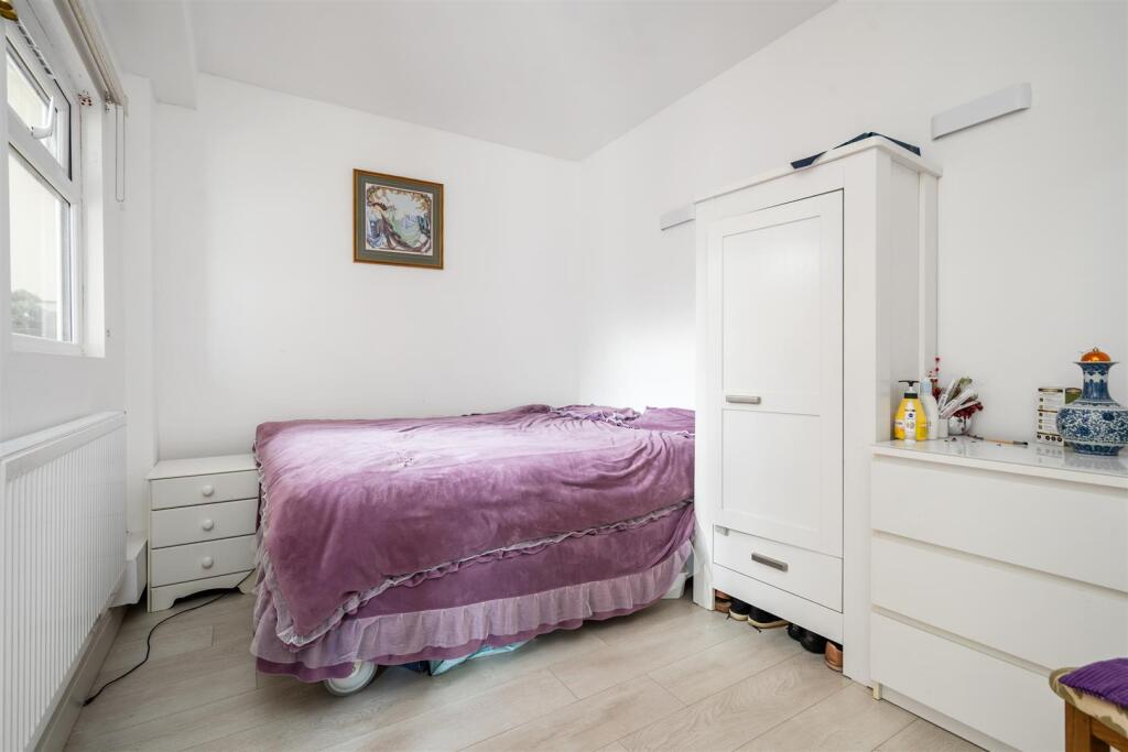 2 Oakland Close_1.jpg