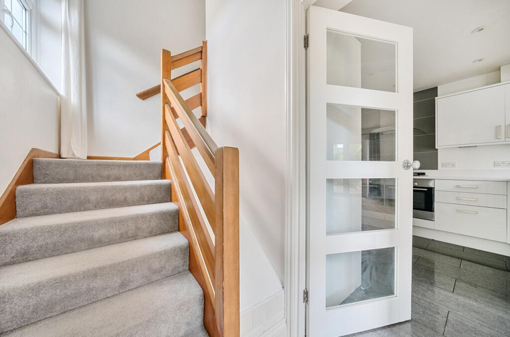 1302110-16-683dc8...