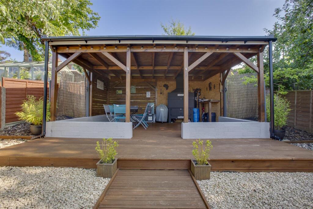 37 Southfield Road, HP13 5JZ-13.jpg