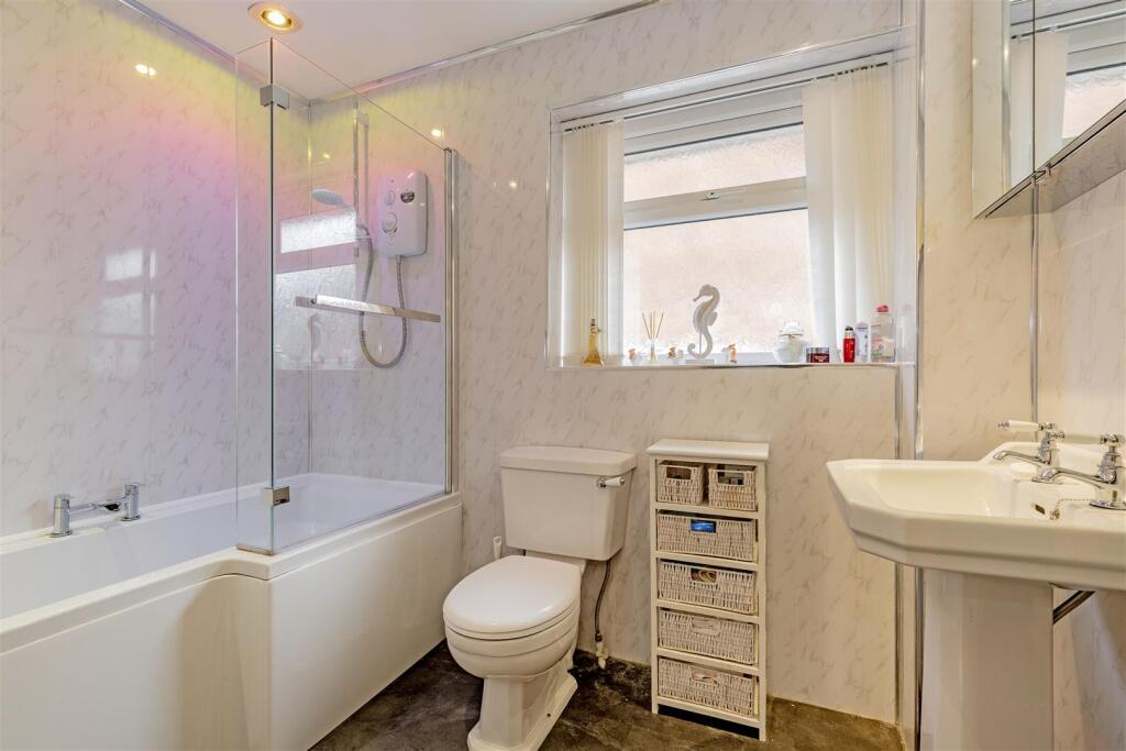 Superb Re-Fitted Bathroom