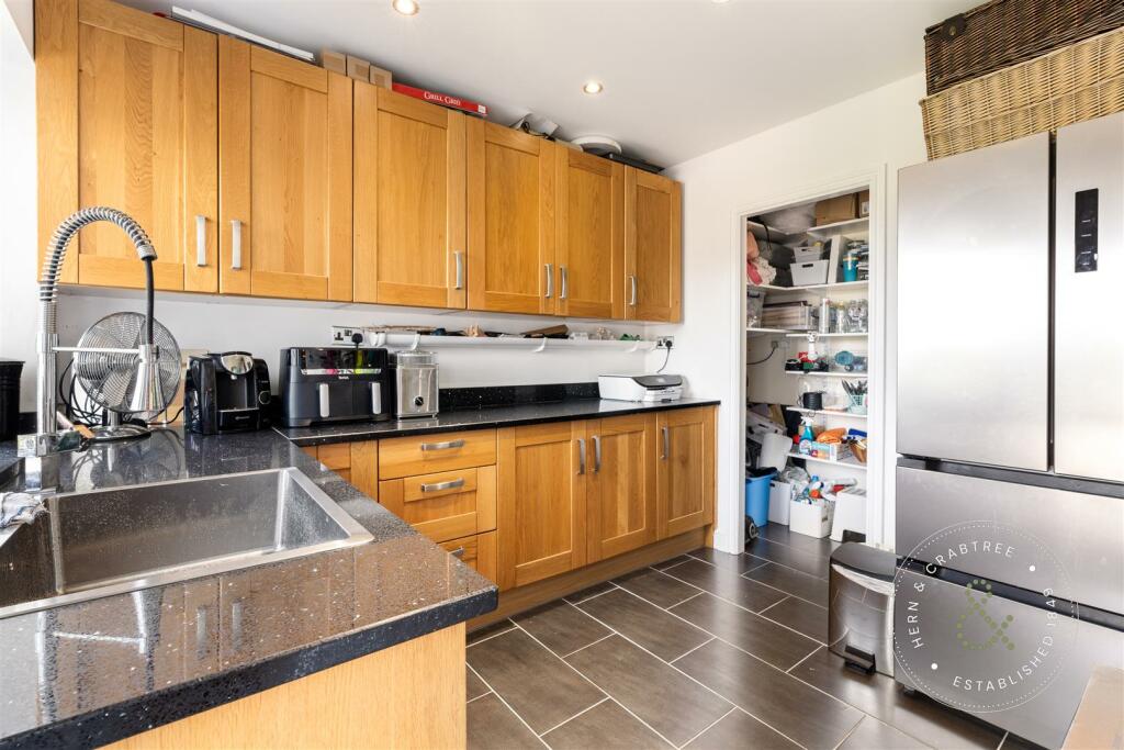 Pencoed Avenue, Int, HernCrabtree (9).jpg