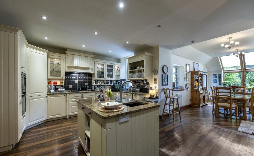 Kitchen/Dining Area
