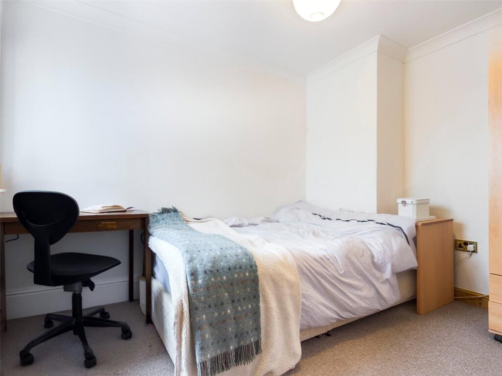 Bedroom-House-To-Ren