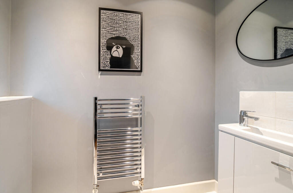 1393773-16-6943f4...