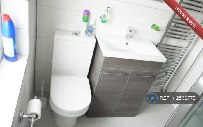 Marlborough Rd - Main Bathroom 2