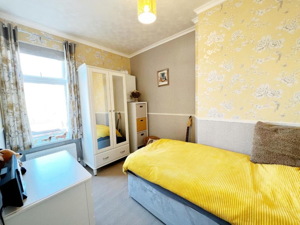 Bedroom 2 pic 1.jpg
