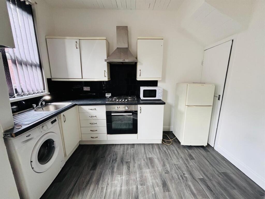 Fitted Kitchen Area: