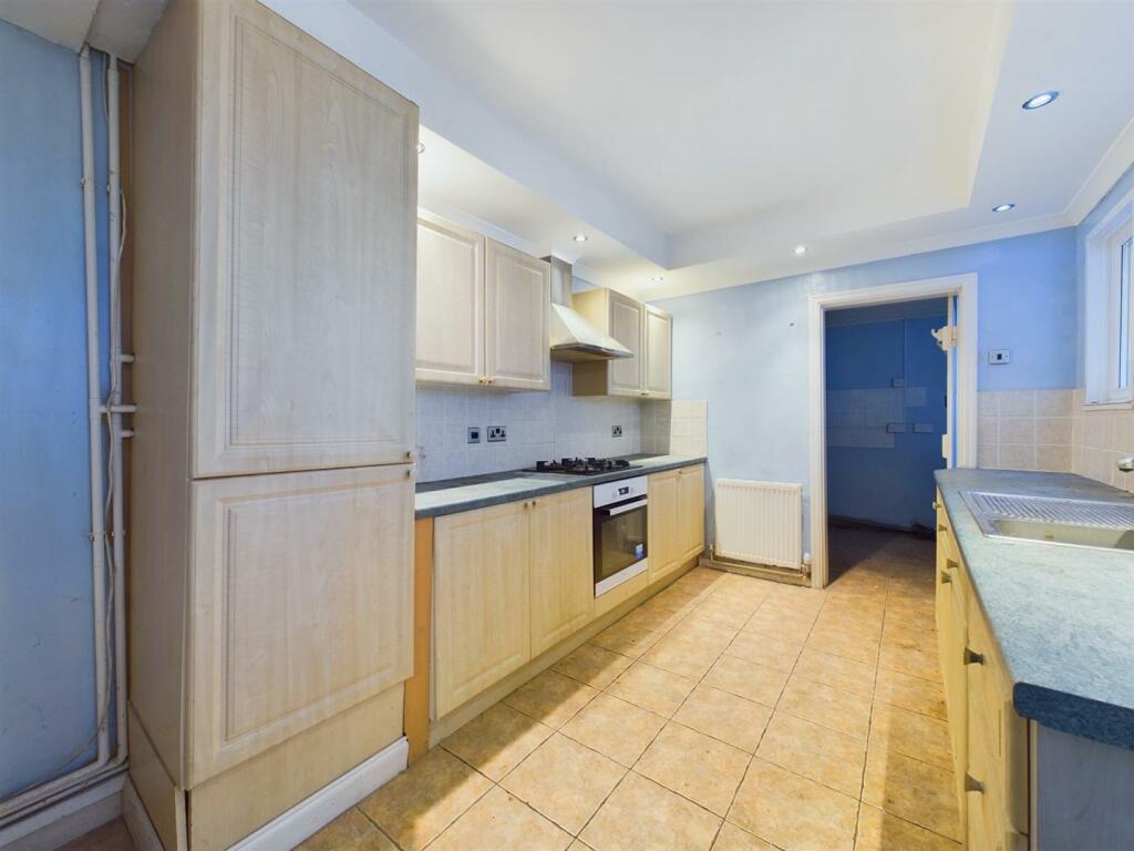 Kitchen: