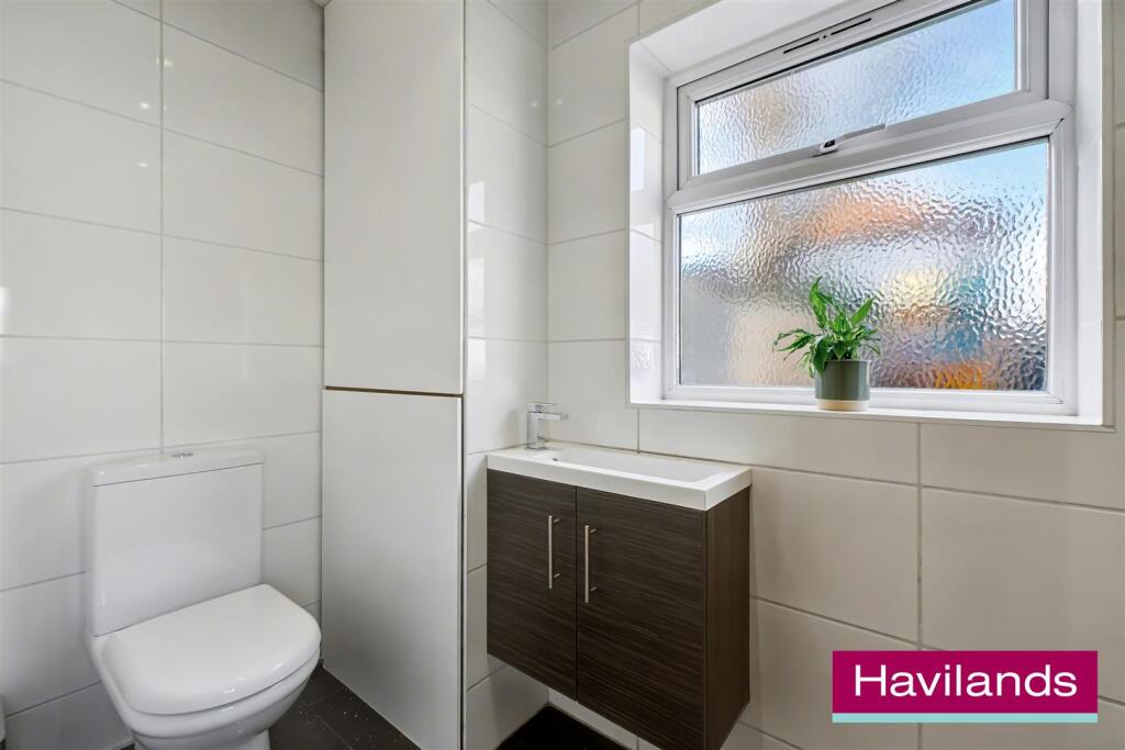 Wolves Lane N13 6DR-3.jpg