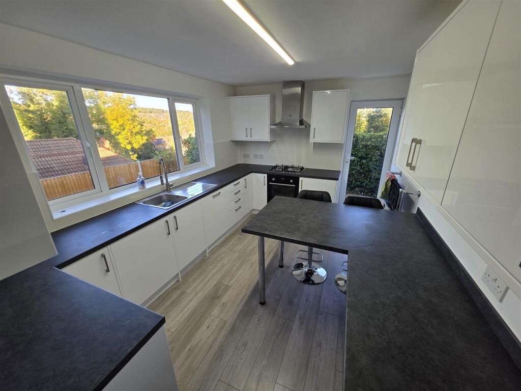 kitchen new.jpg