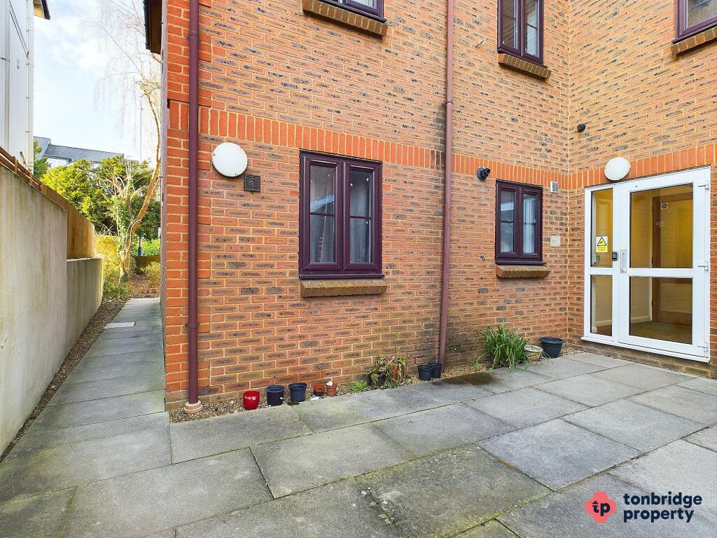 CAM03742G0-PR0019-STILL054