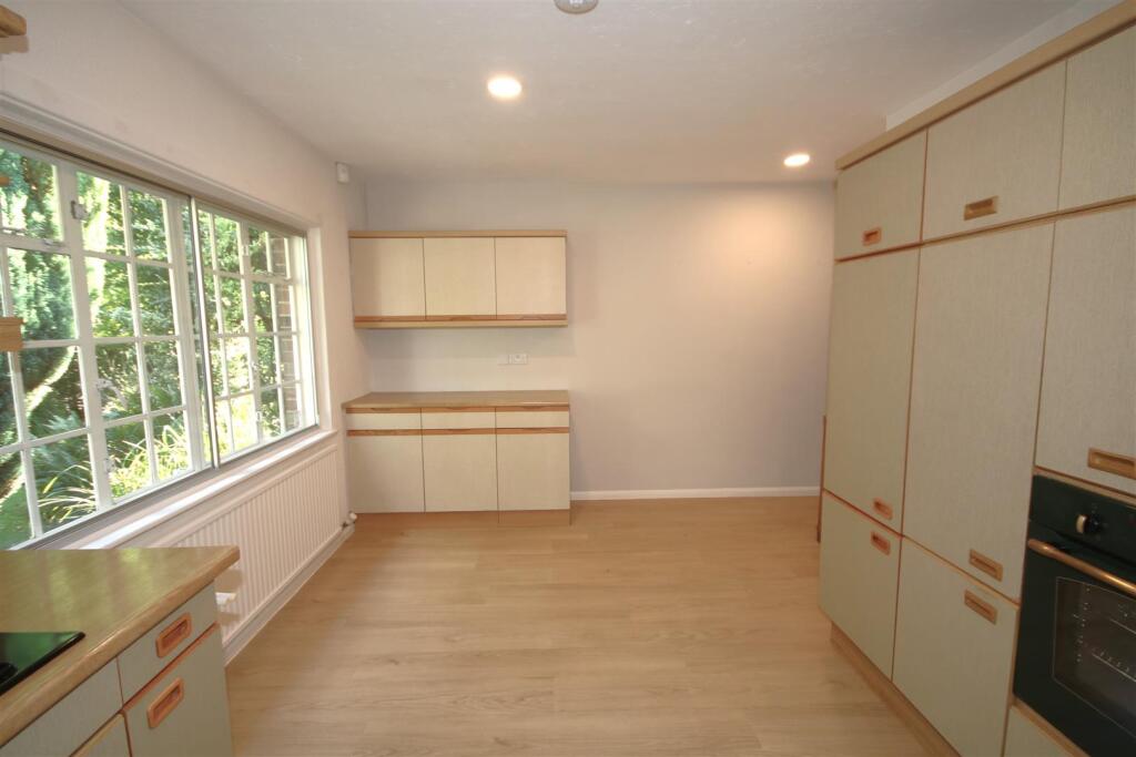 Kitchen d.JPG