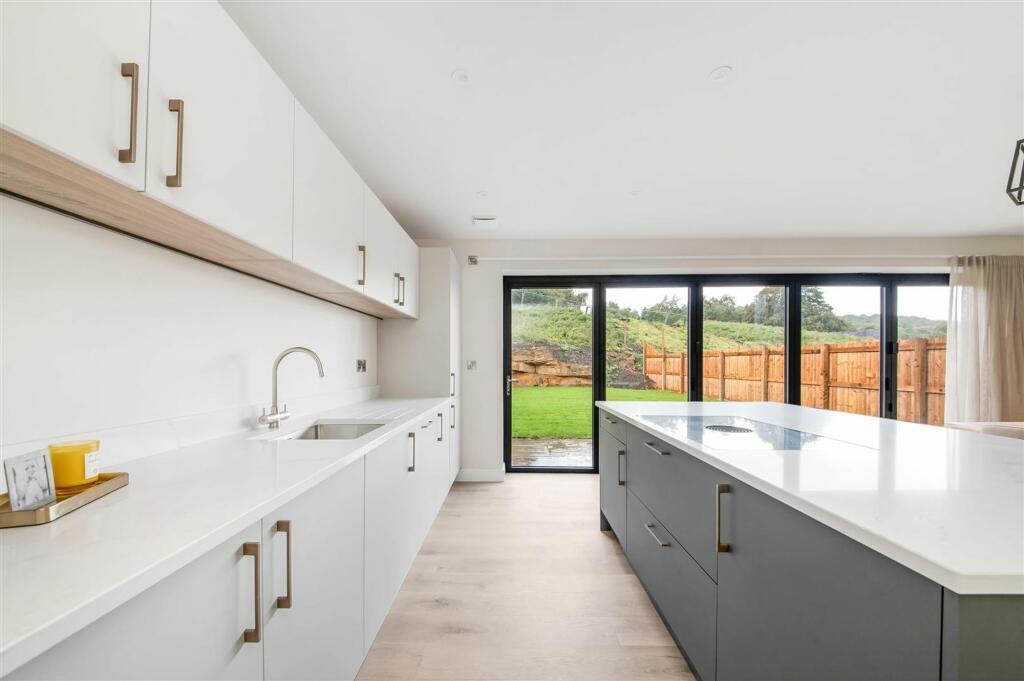 OPEN-PLAN DINING KITCHEN