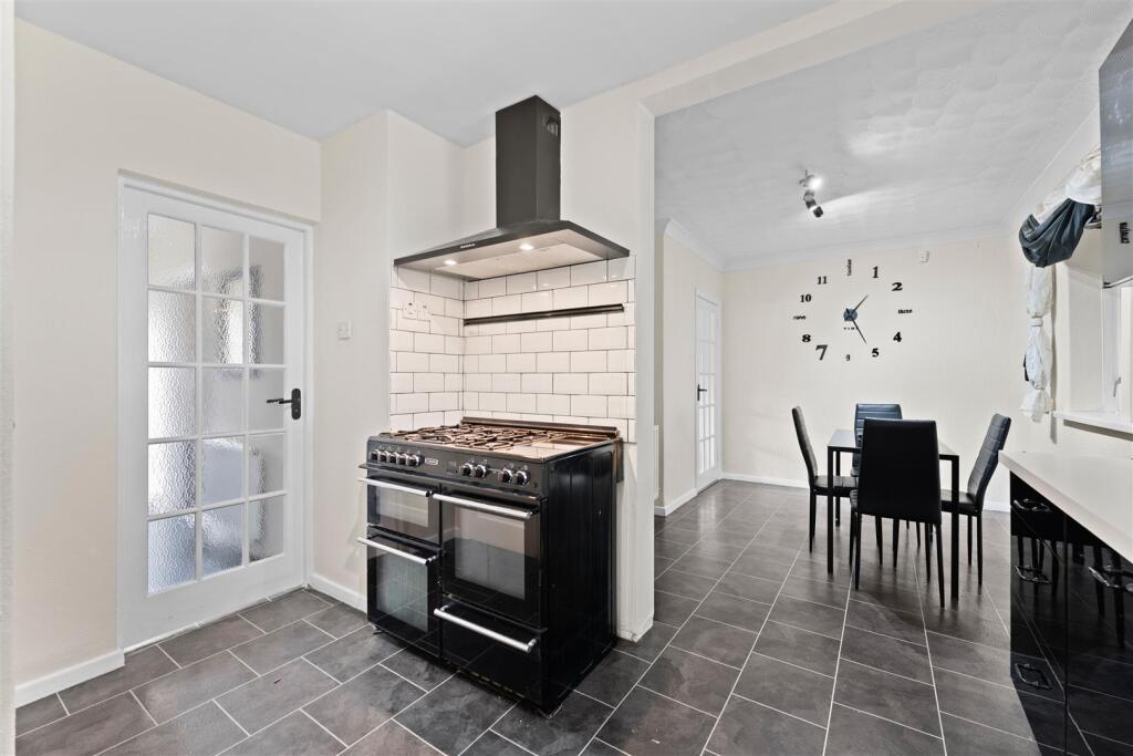 43 Addlington Avenue-19.jpg