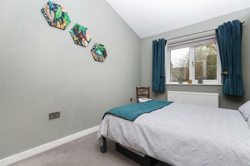 Bramleys Estate Agents - Maple Grove (31).jpg