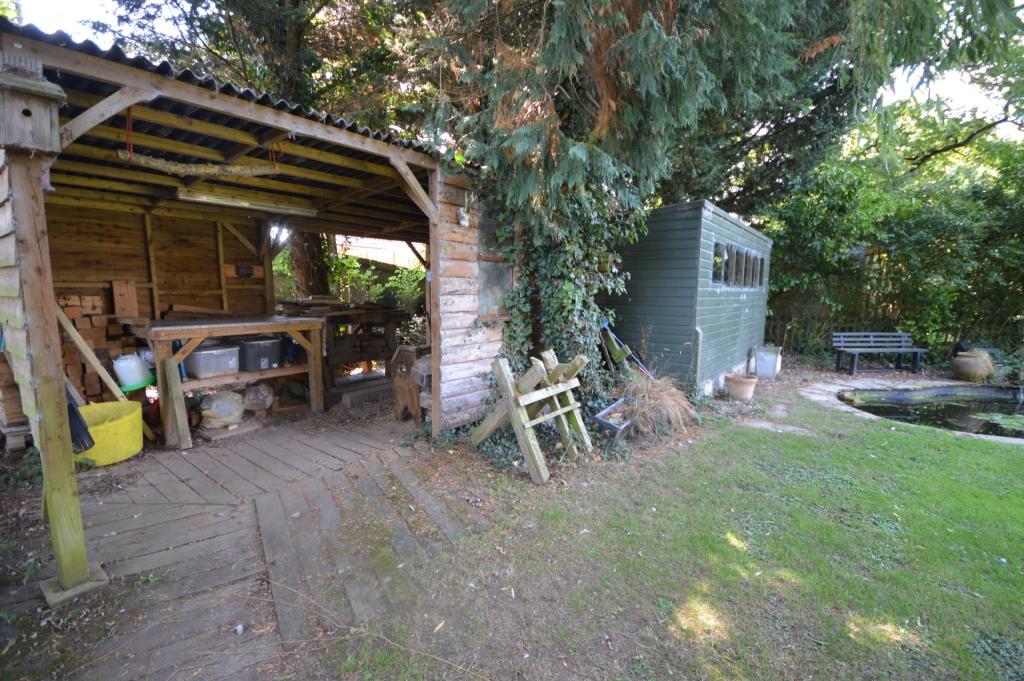 Sheds In Garden