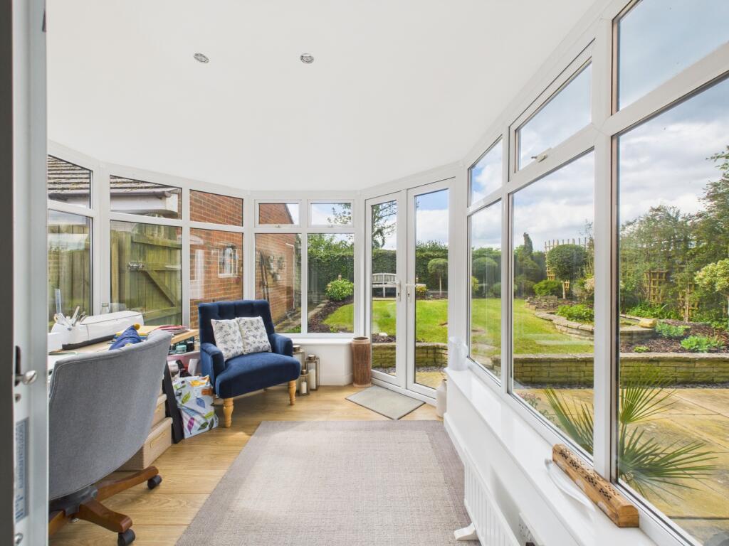 10. CAM04922G0-PR0014-STILL001