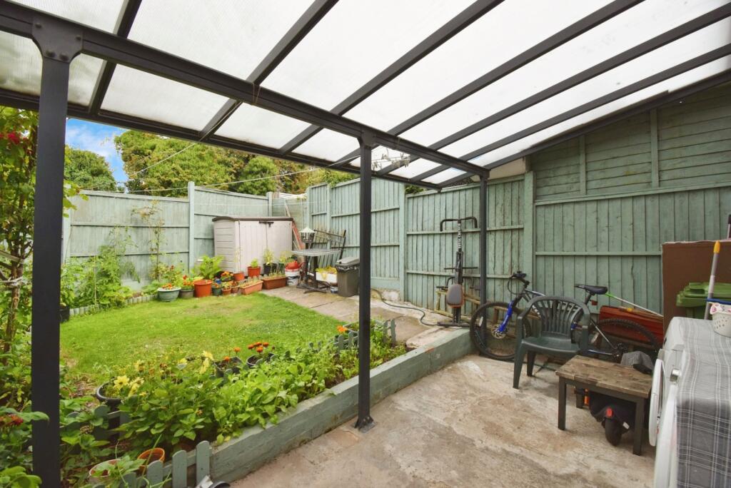 Veranda &amp; Garden