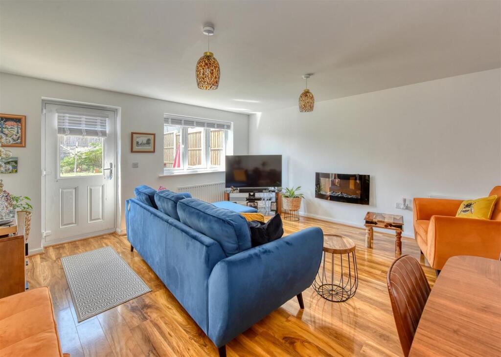 27 Gittins Park-Living Room.jpg