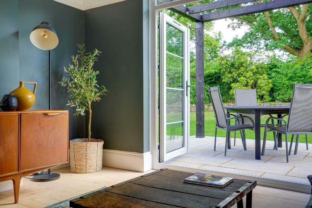 Dining room, doors to patio &amp; pergola