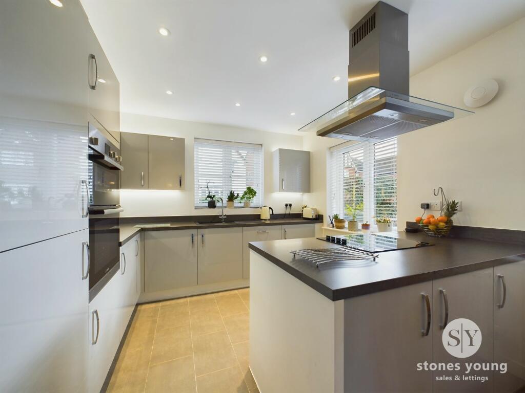 Fantastic Open Plan Living Dining Kitchen