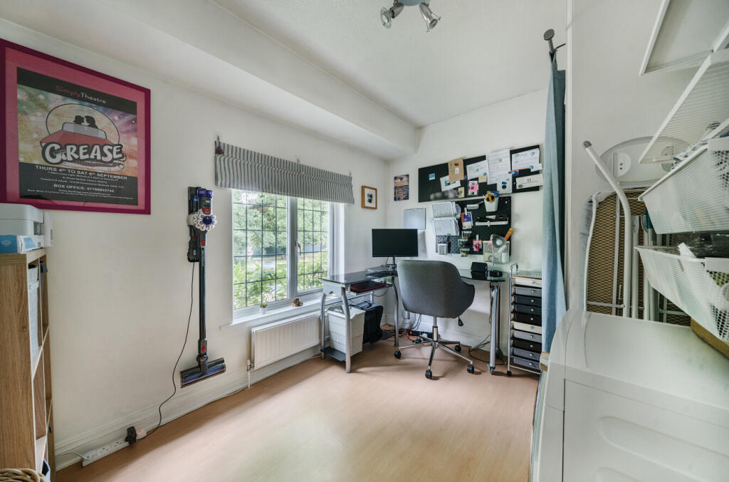 1301832-52-684804...