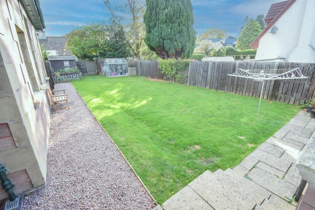 REAR GARDEN.jpg