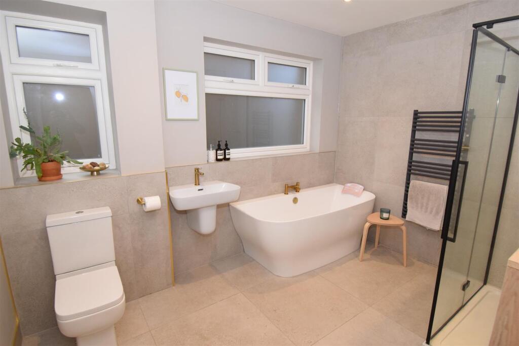 Bath/Shower Room