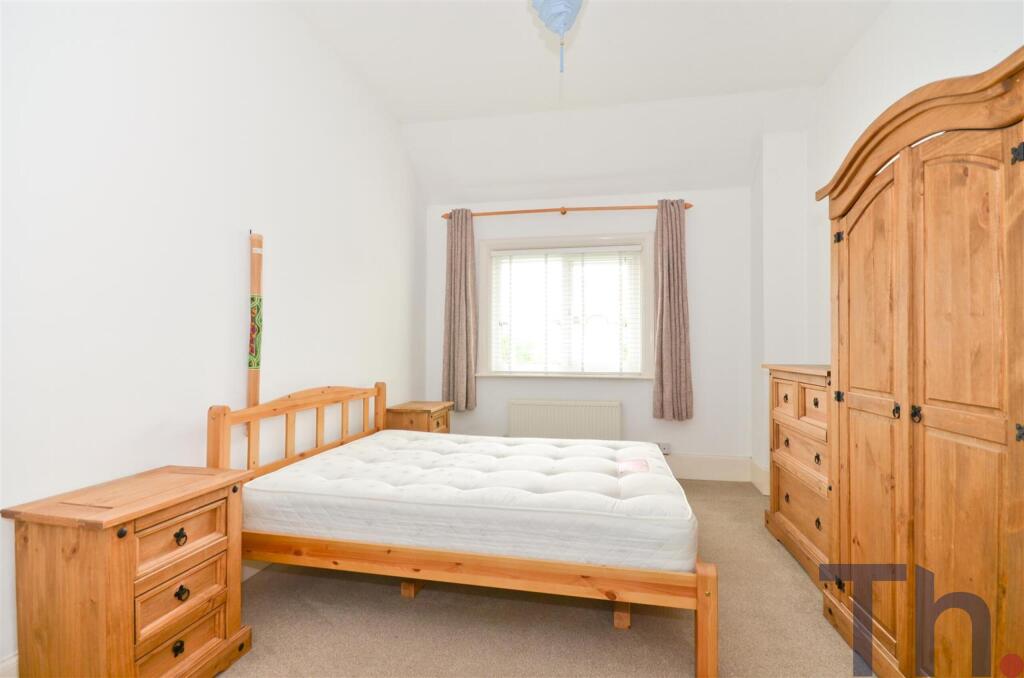 Bedroom 2.JPG