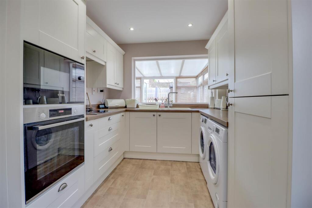 11 SUDBROOK CLOSE INSIDE-6.jpg