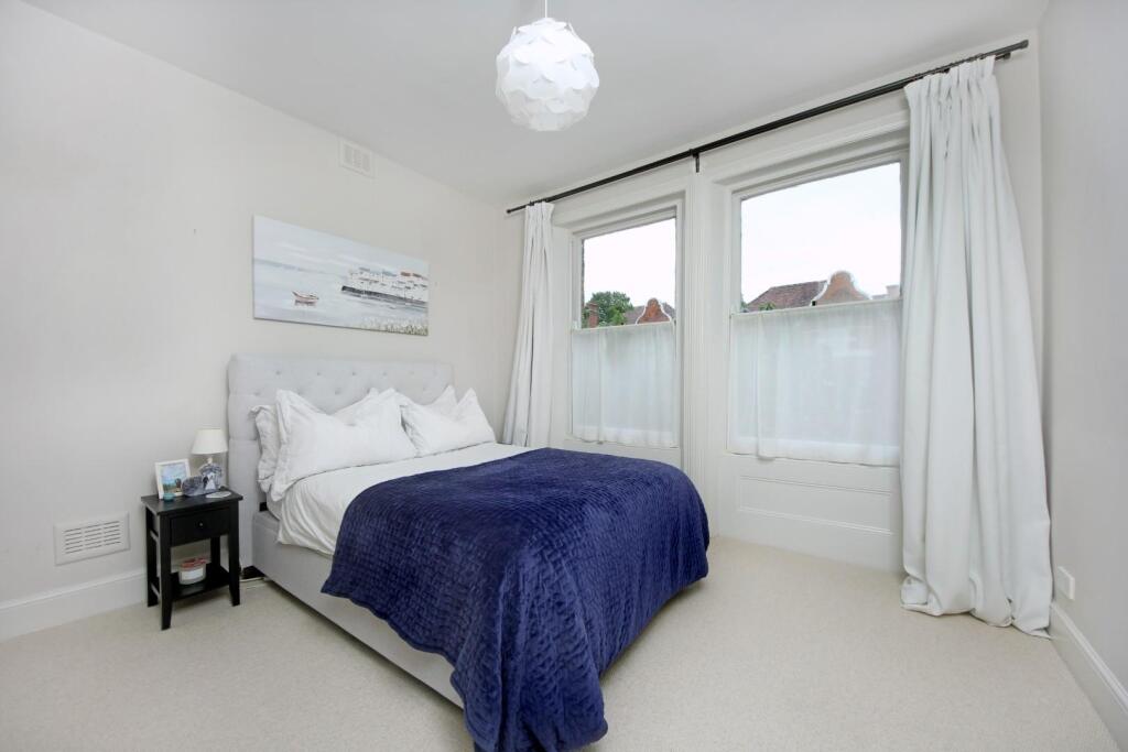 Gv- F3 - 11 Creffield Rd (11).jpg