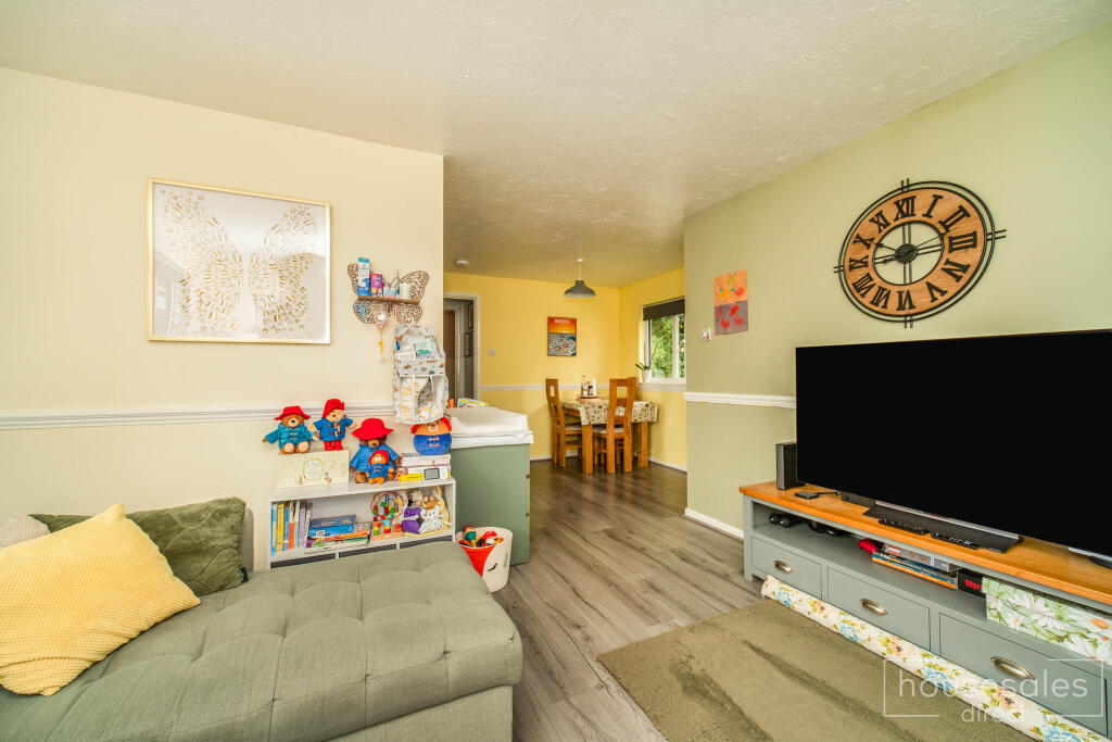 Living Room/ Dining Area