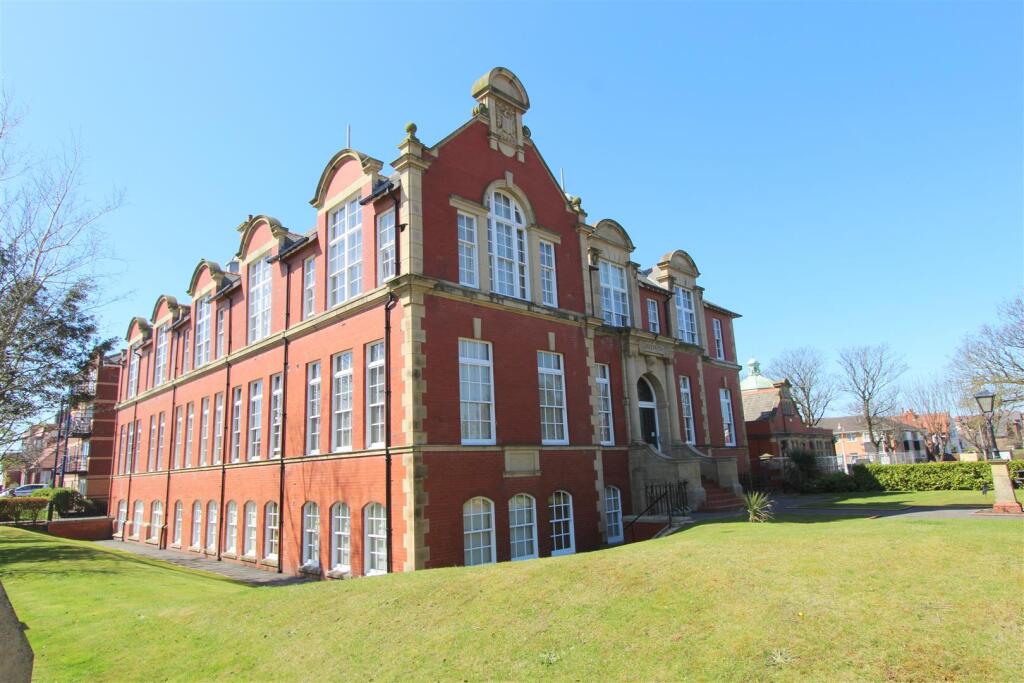 College Court, 3, Front Photo.JPG