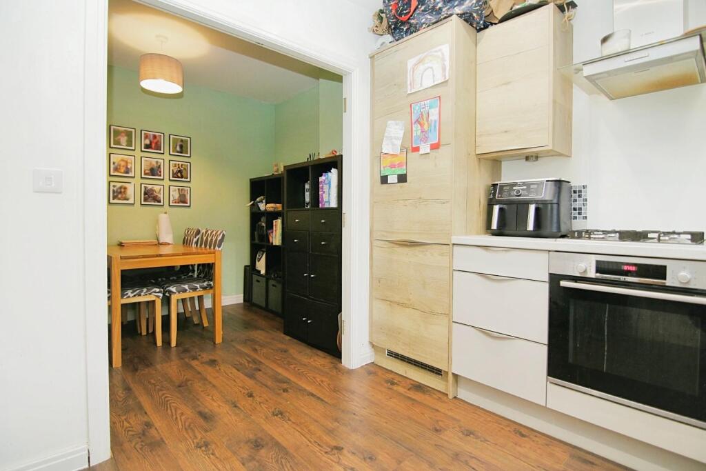 KITCHEN / DINER