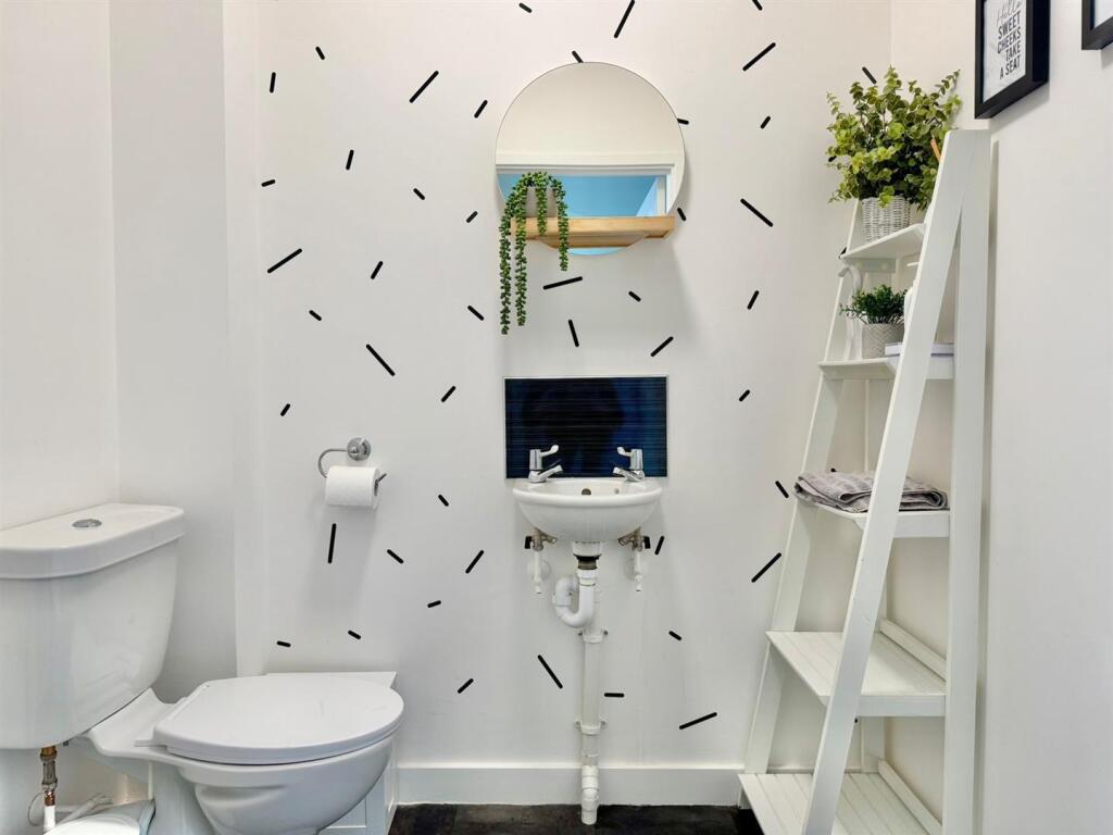 Downstairs W.C (1).jpg