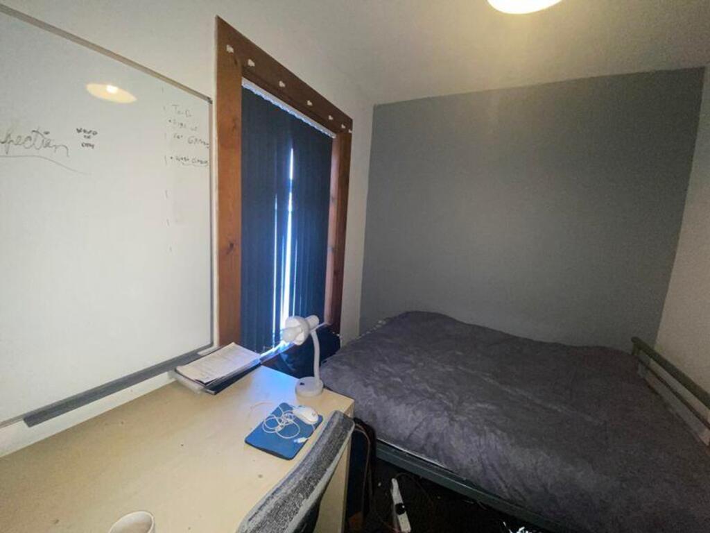 A cozy and functional double bedroom, perfect f...