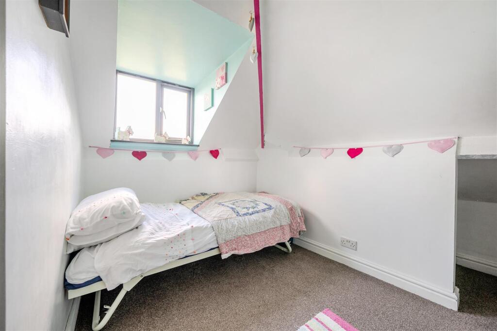 13 Carts Lane, Grendon